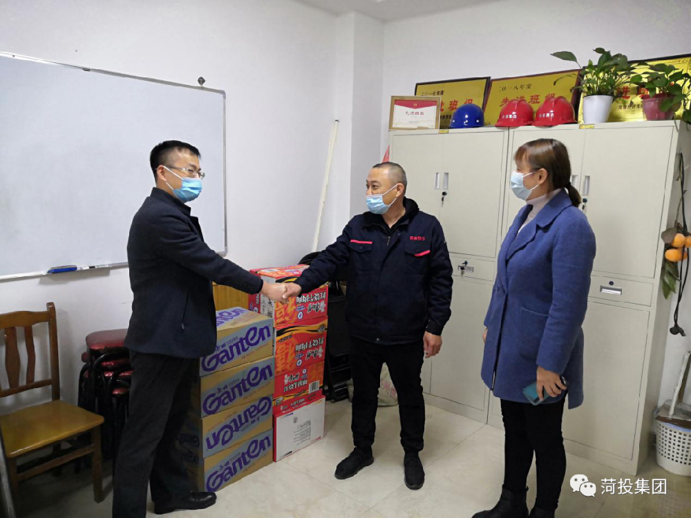【雨中慰問(wèn)送溫暖 黨政關(guān)懷暖人心】菏投云海開(kāi)展向奮戰(zhàn)在供熱一線(xiàn)員工 “送溫暖、獻(xiàn)愛(ài)心”活動(dòng)